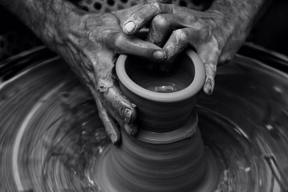 In de handen van de Pottenbakker